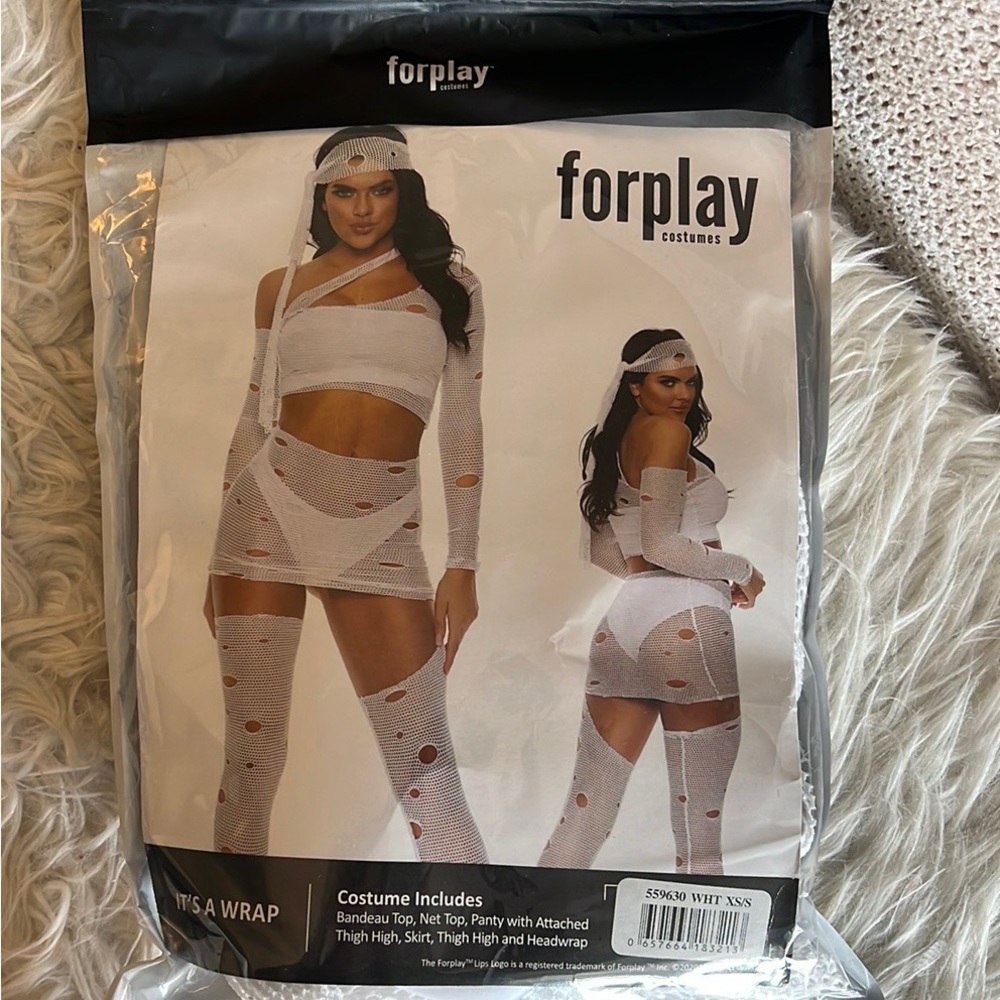 COSTUME